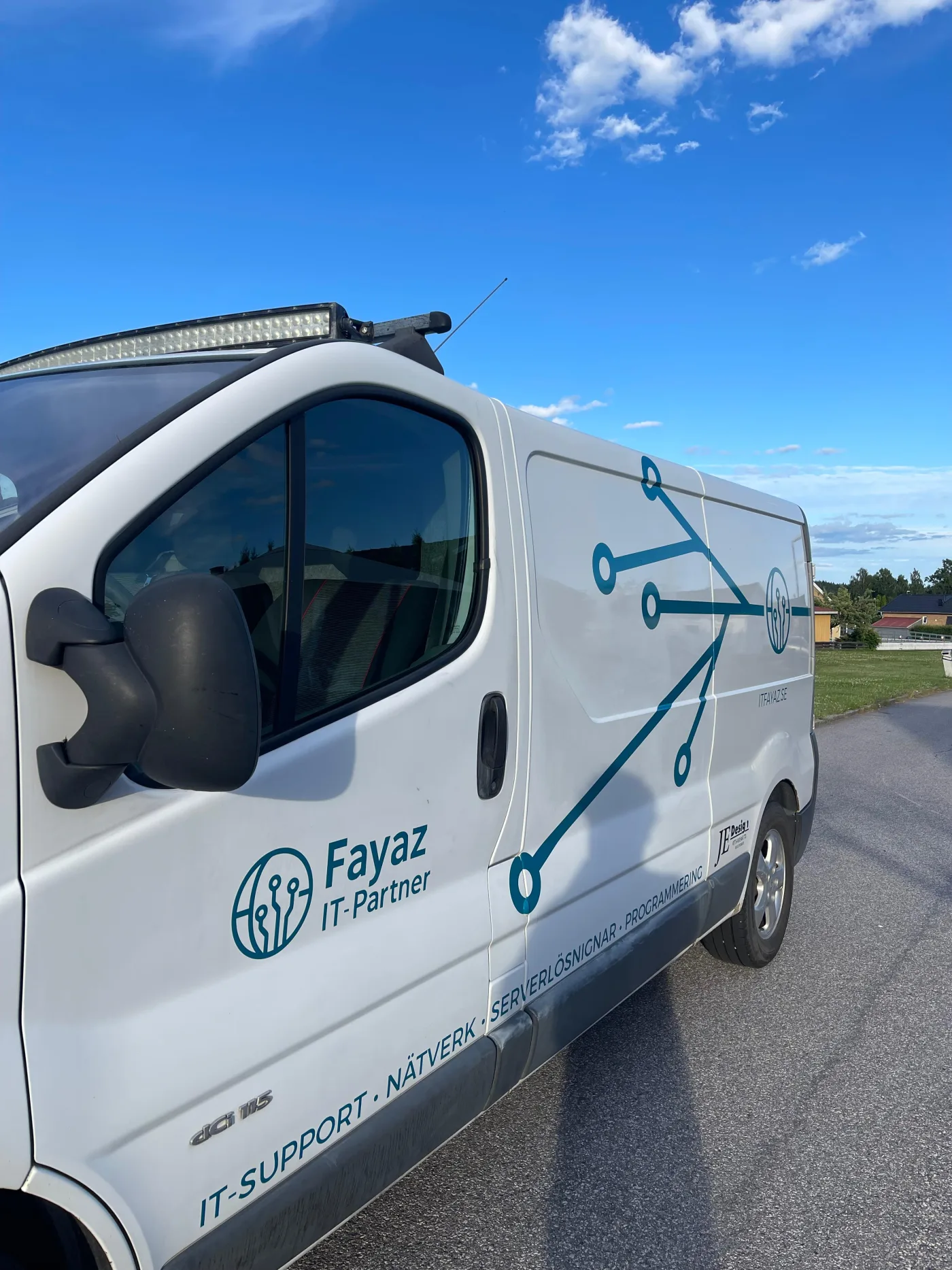 Fayaz IT-Partners servicebil för IT-support på plats i Vimmerby